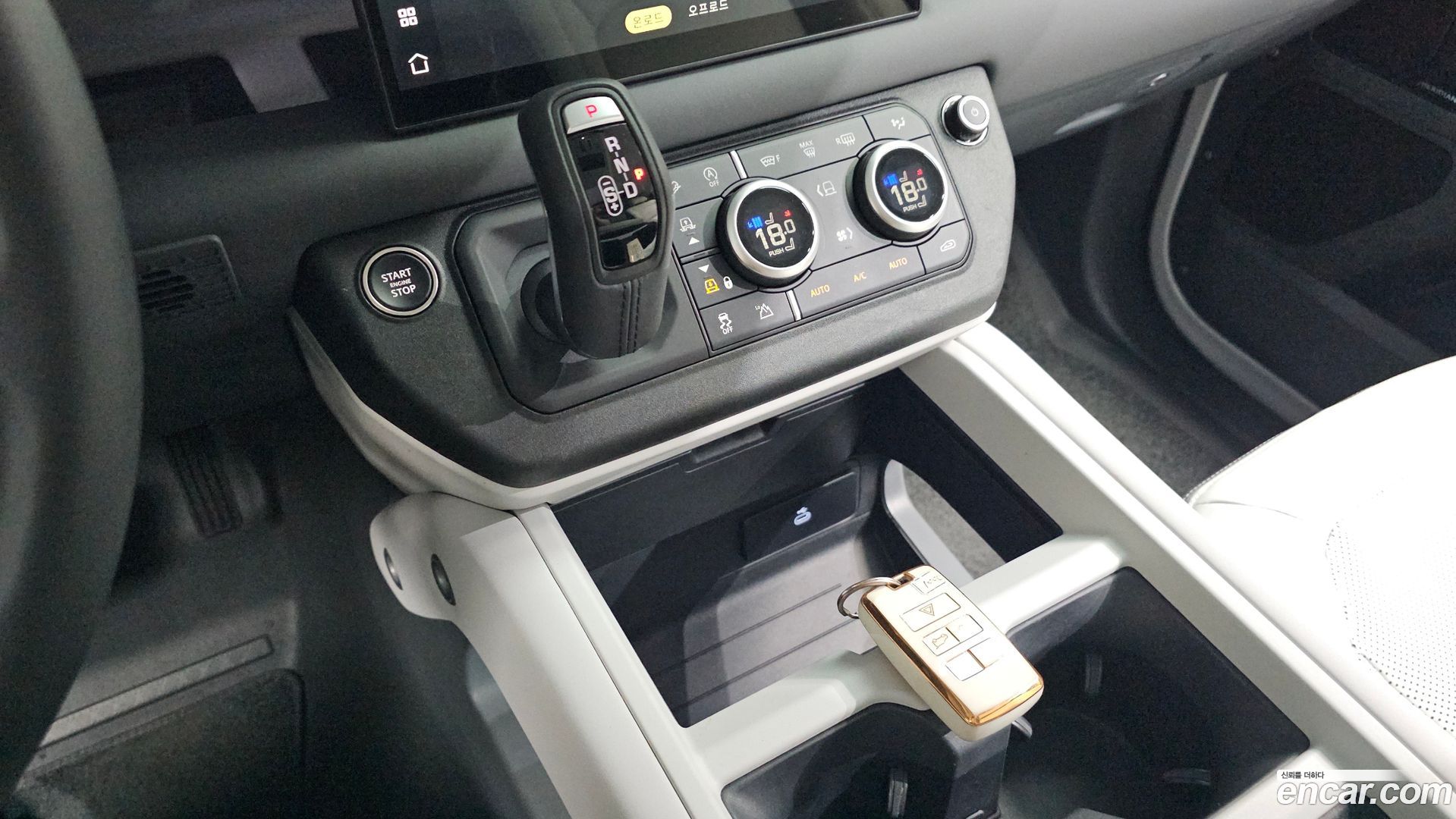 Land Rover Defender 90 D250 X-Dynamic SE