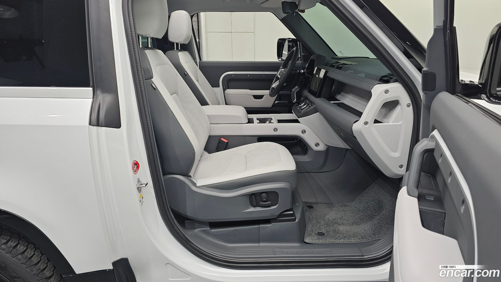 Land Rover Defender 90 D250 X-Dynamic SE