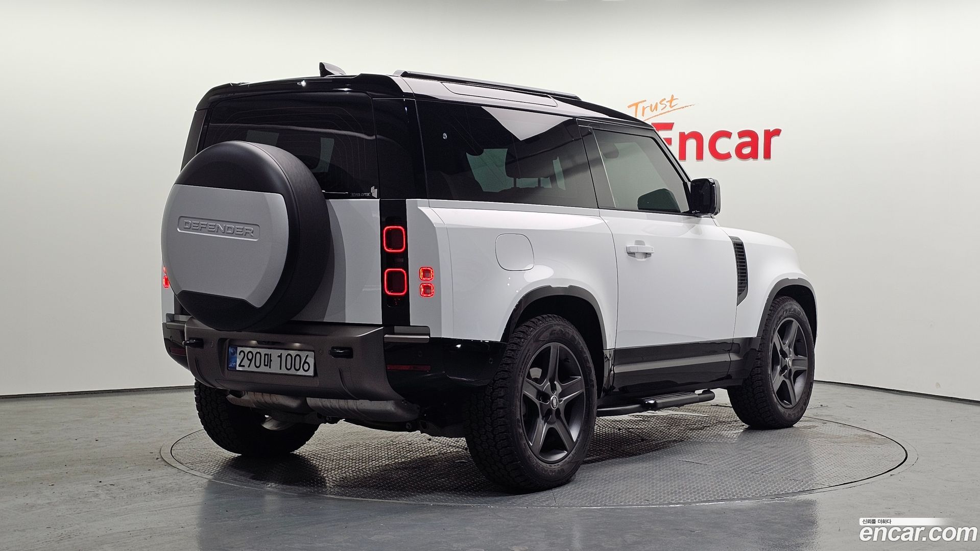 Land Rover Defender 90 D250 X-Dynamic SE
