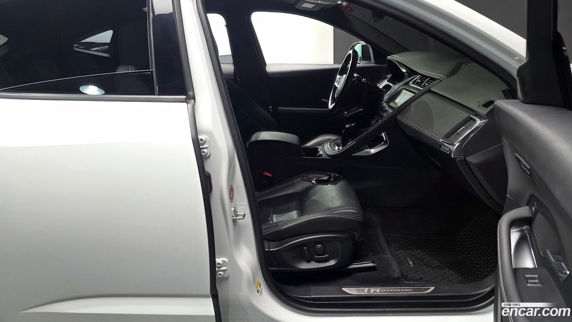 Jaguar E-PACE R250 R-Dynamic SE