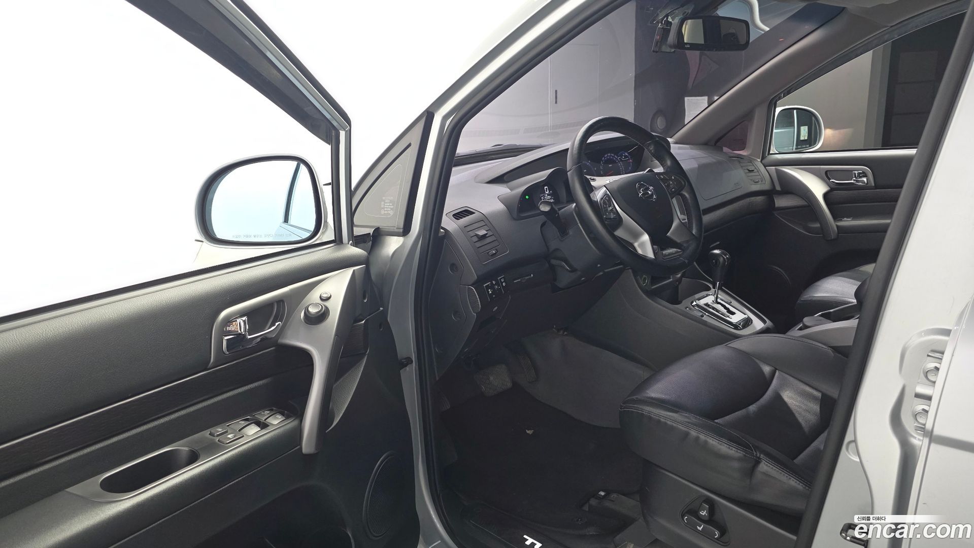 KG Mobility KORANDO 4WD Chateau 9-seater