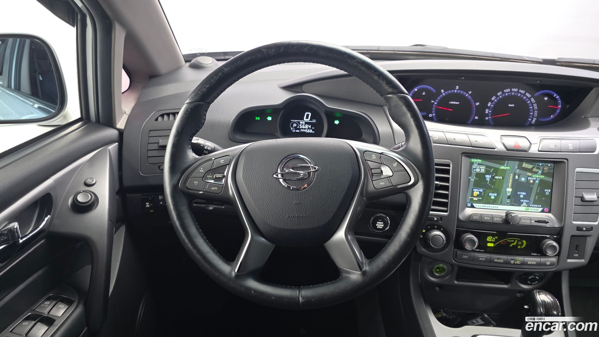 KG Mobility KORANDO 4WD Chateau 9-seater