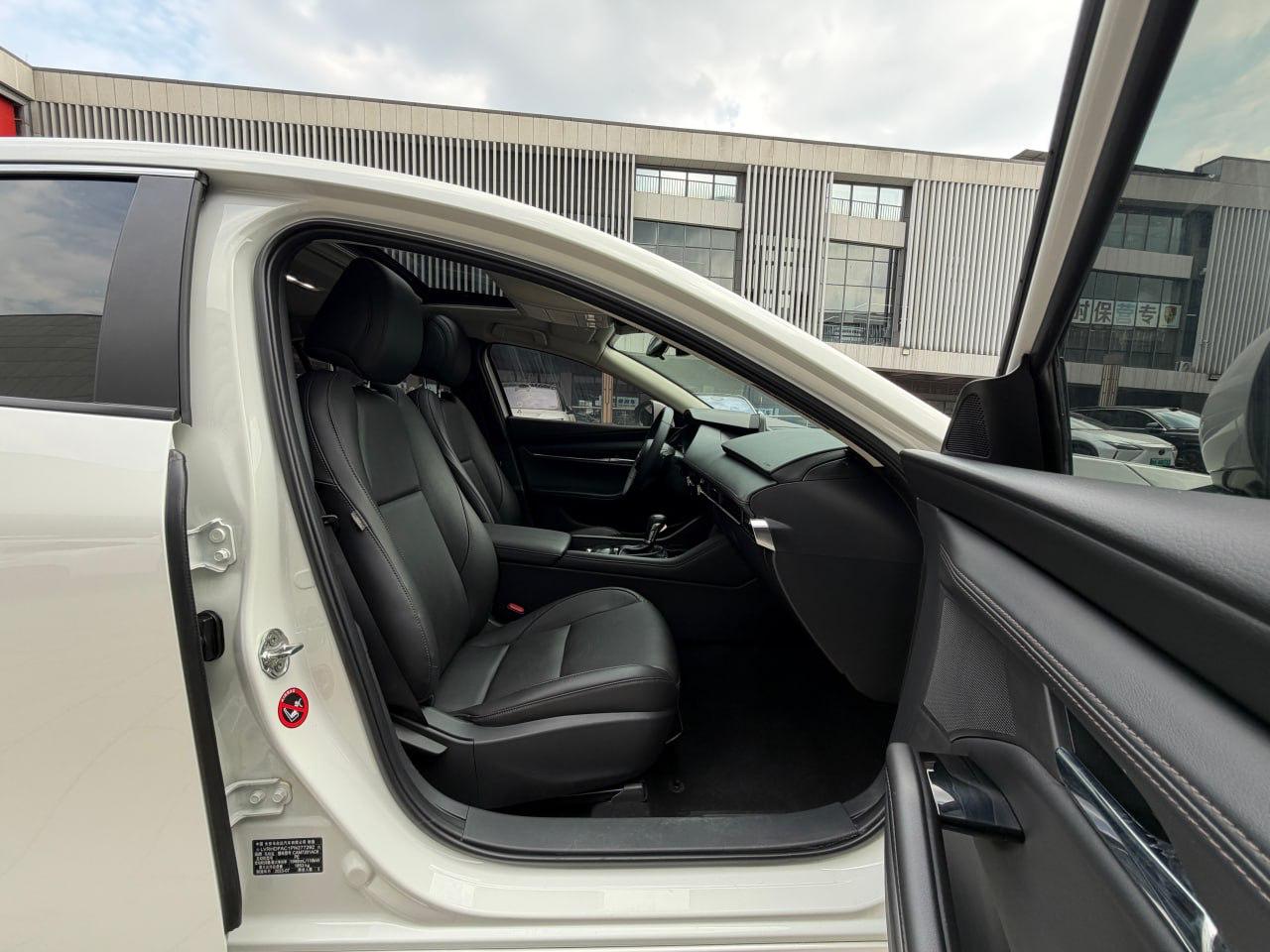 Mazda 3 (Axela)