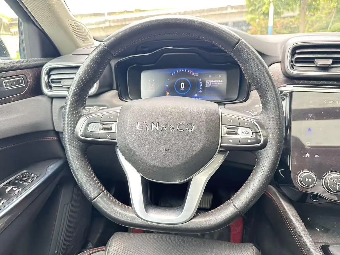 Lynk & Co 02 2018 2.0T DCT 4WD Dynamic Pro China V