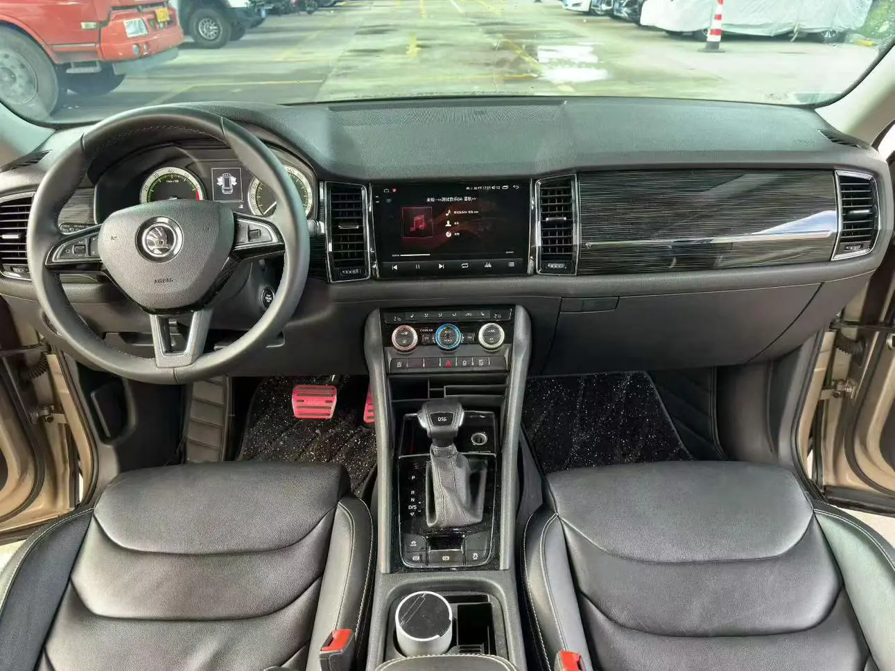 Skoda 2018 Facelift TSI330 5 seat 2WD Luxury Premium Enjoy