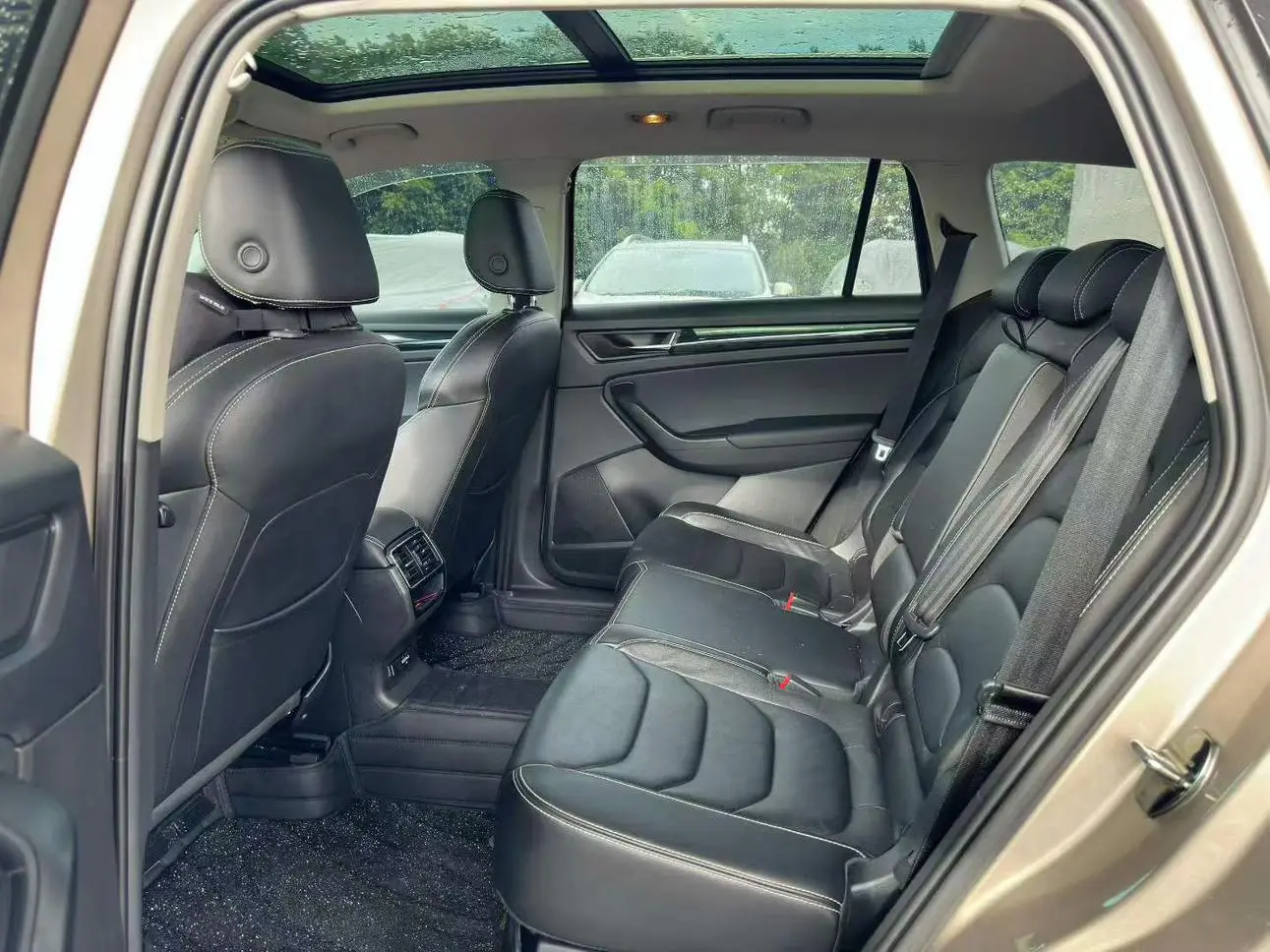 Skoda 2018 Facelift TSI330 5 seat 2WD Luxury Premium Enjoy