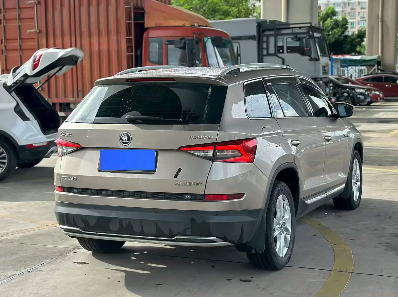 Skoda 2018 Facelift TSI330 5 seat 2WD Luxury Premium Enjoy