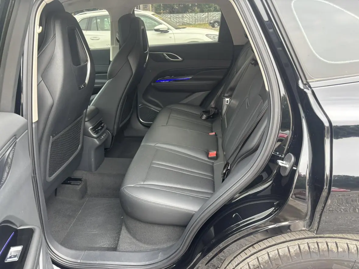 Hongqi HS3 2025 1.5T