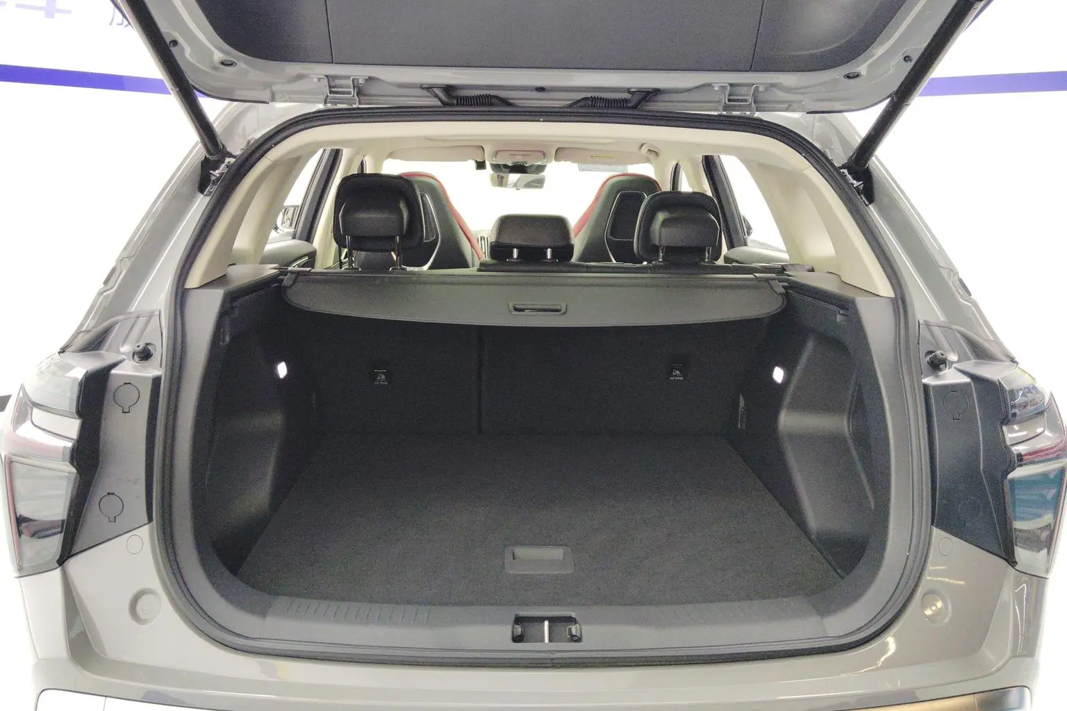 Hongqi HS3 2023 2.0T