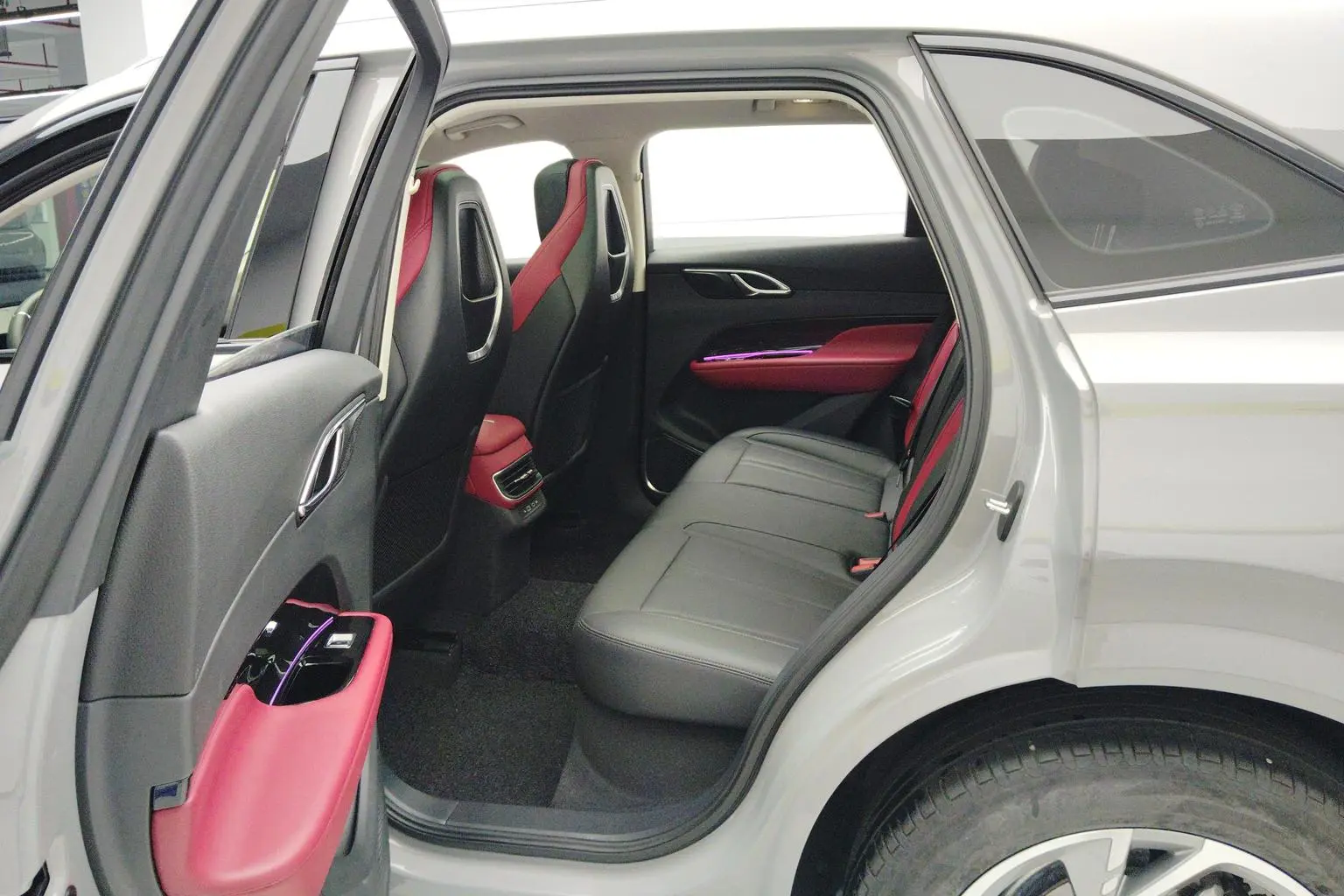 Hongqi HS3 2023 2.0T
