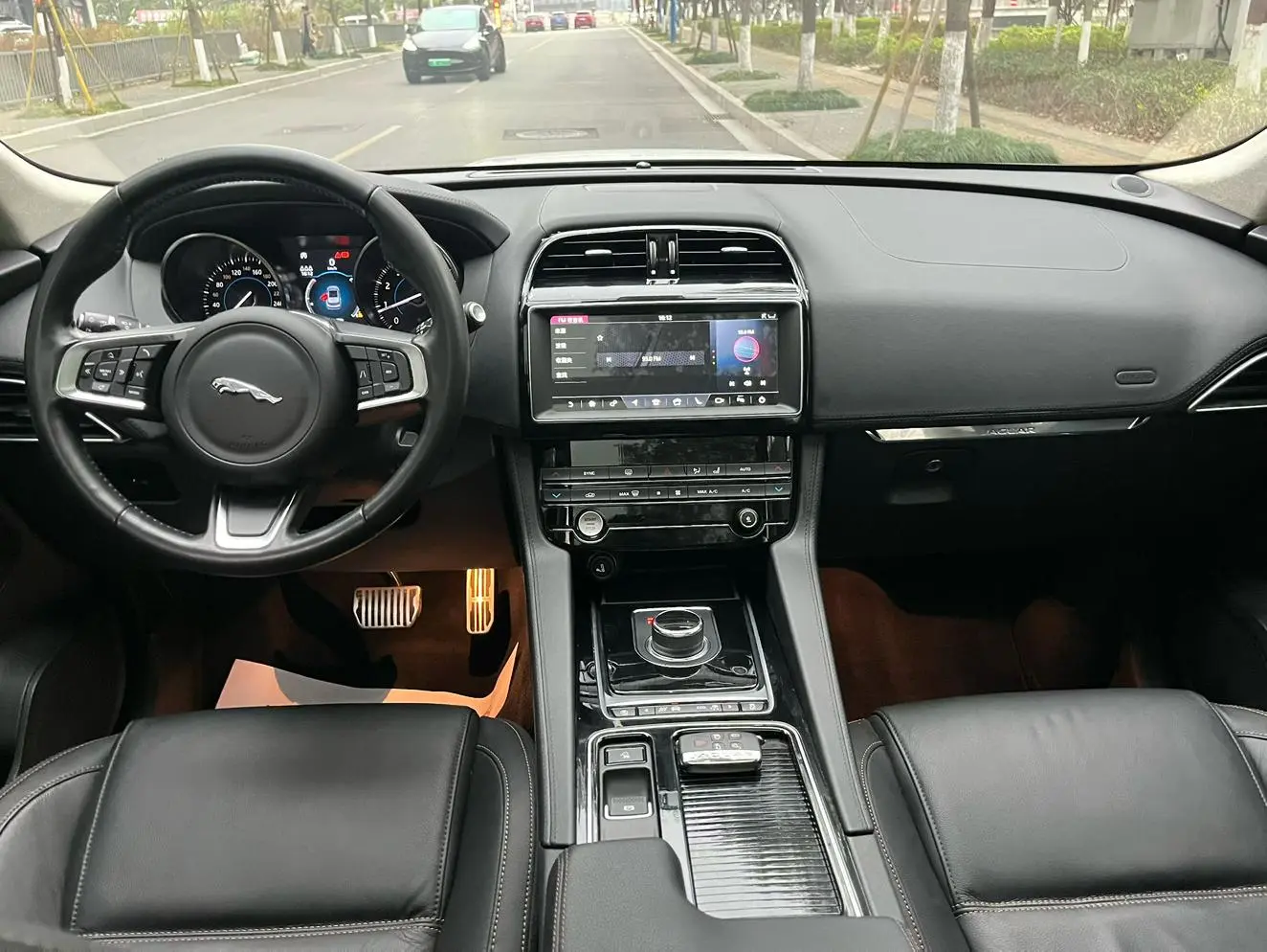 Jaguar F-PACE 2019 2.0T 4WD Premium Plus
