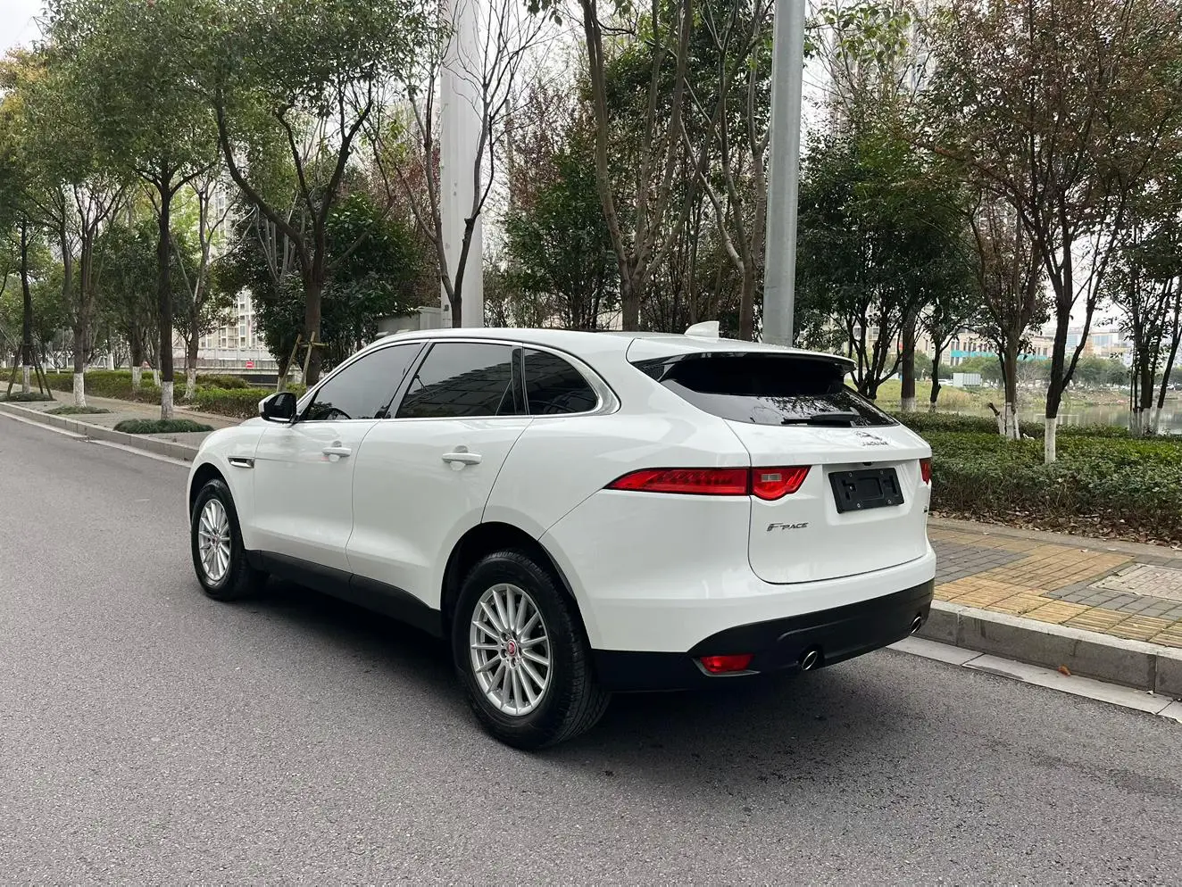 Jaguar F-PACE 2019 2.0T 4WD Premium Plus