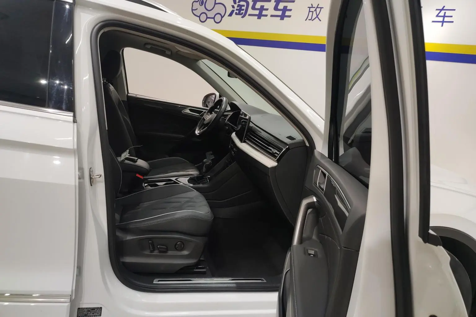 Volkswagen Tiguan L 2023 Facelift 330TSI 2WD R-Line Premium Enjoy