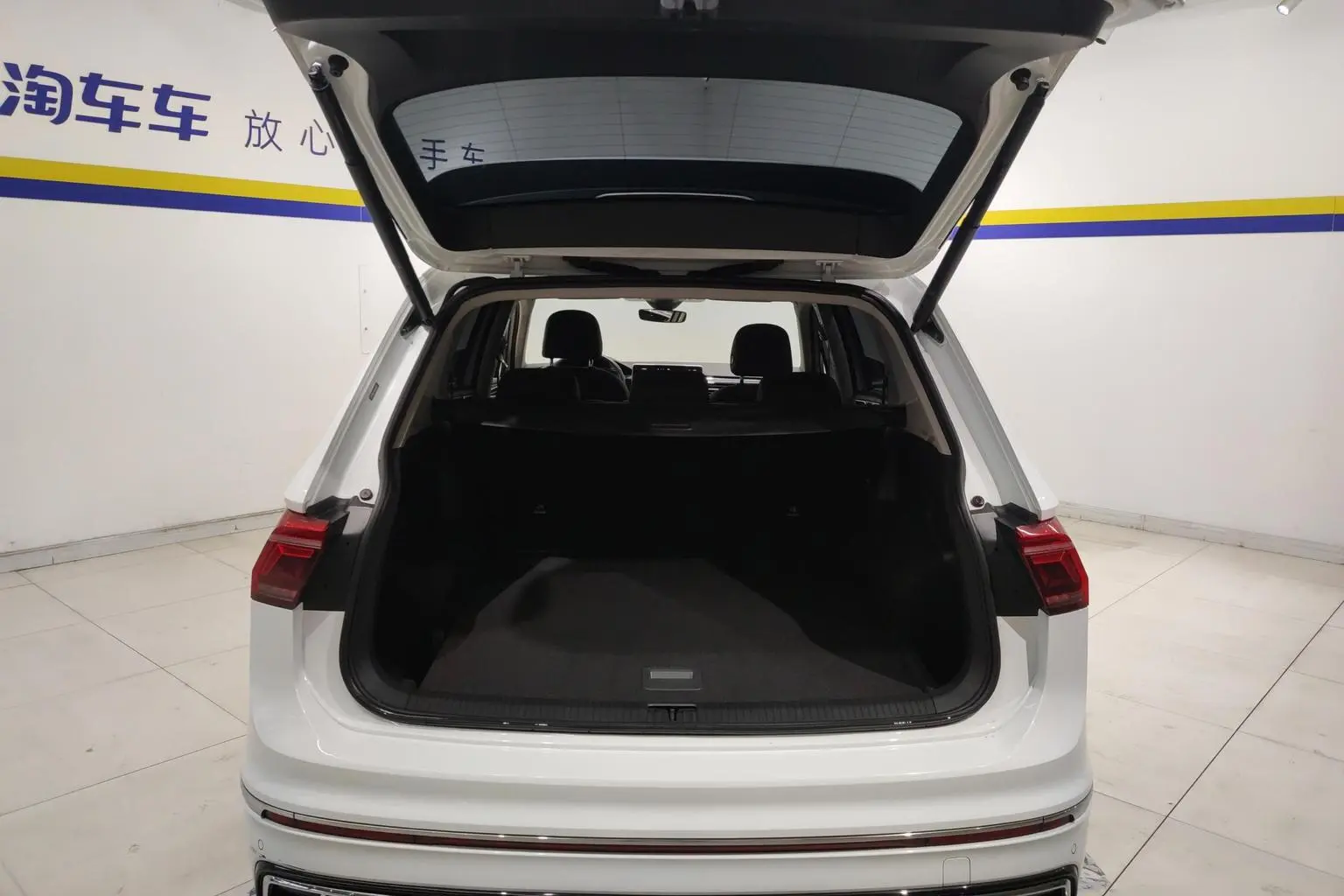Volkswagen Tiguan L 2023 Facelift 330TSI 2WD R-Line Premium Enjoy