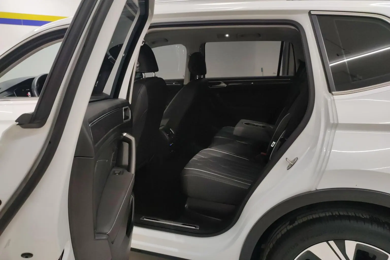 Volkswagen Tiguan L 2023 Facelift 330TSI 2WD R-Line Premium Enjoy