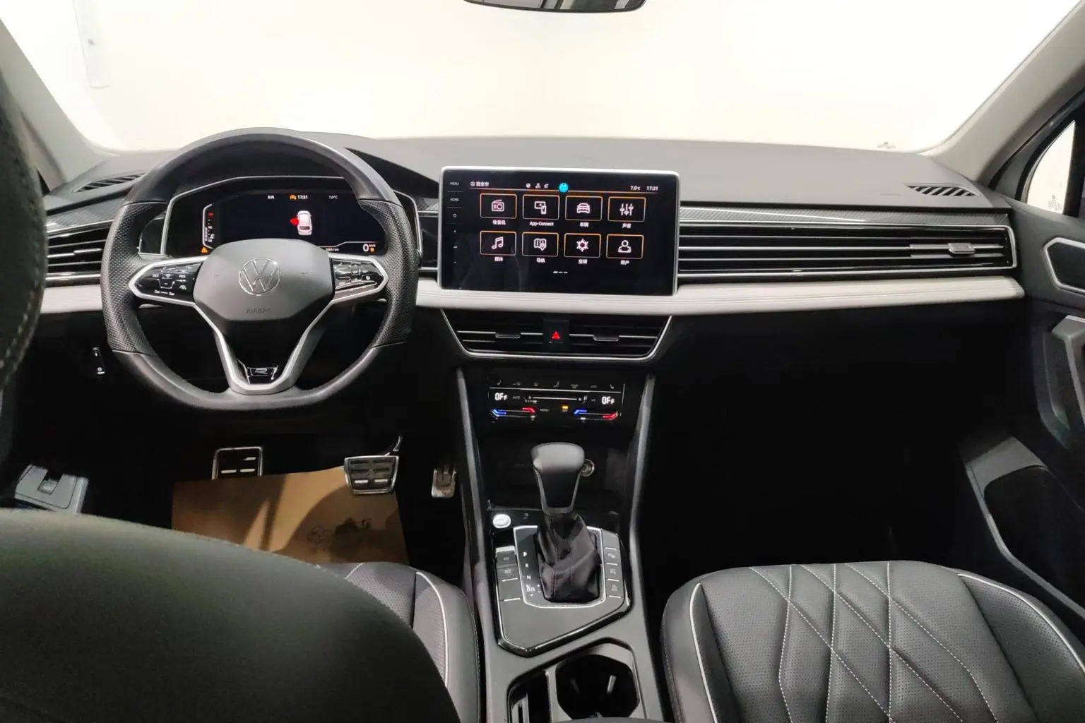 Volkswagen Tiguan L 2023 Facelift 330TSI 2WD R-Line Premium Enjoy