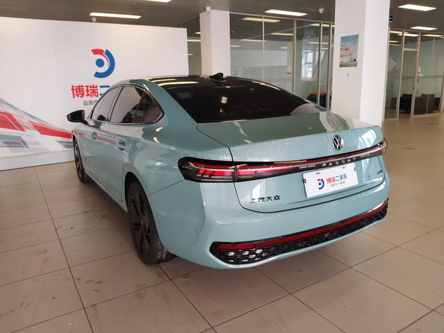 Volkswagen Passat 2025 Pro 380TSI Star Sky Dragon Premium