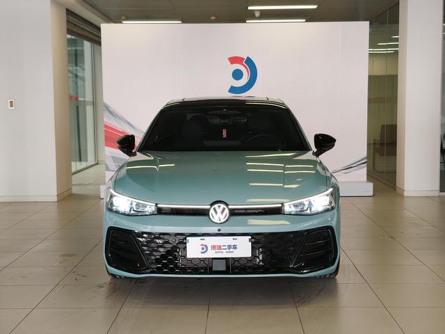Volkswagen Passat 2025 Pro 380TSI Star Sky Dragon Premium