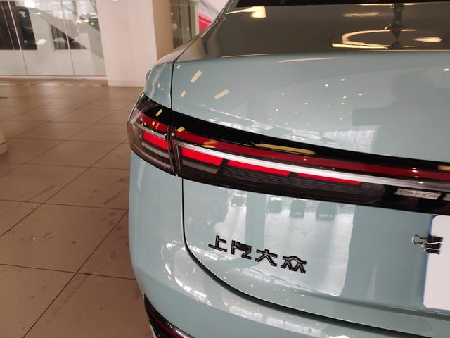 Volkswagen Passat 2025 Pro 380TSI Star Sky Dragon Premium