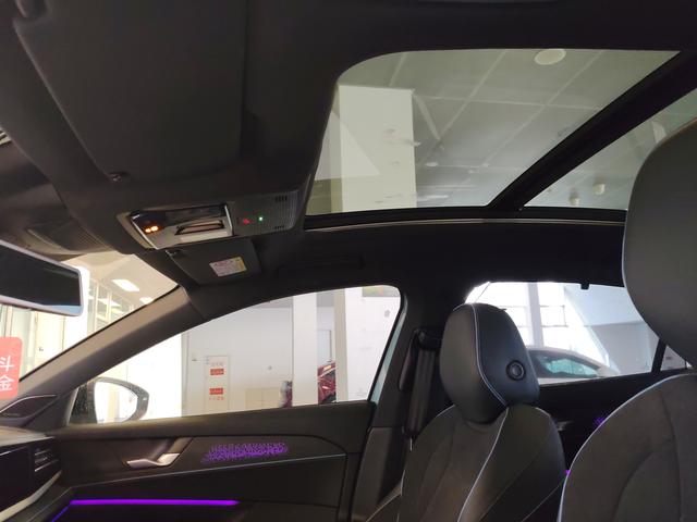 Volkswagen Passat 2025 Pro 380TSI Star Sky Dragon Premium