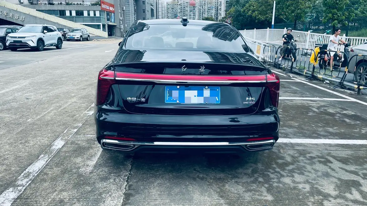 Hongqi H5 2024 1.5T DCT Smart Connected
