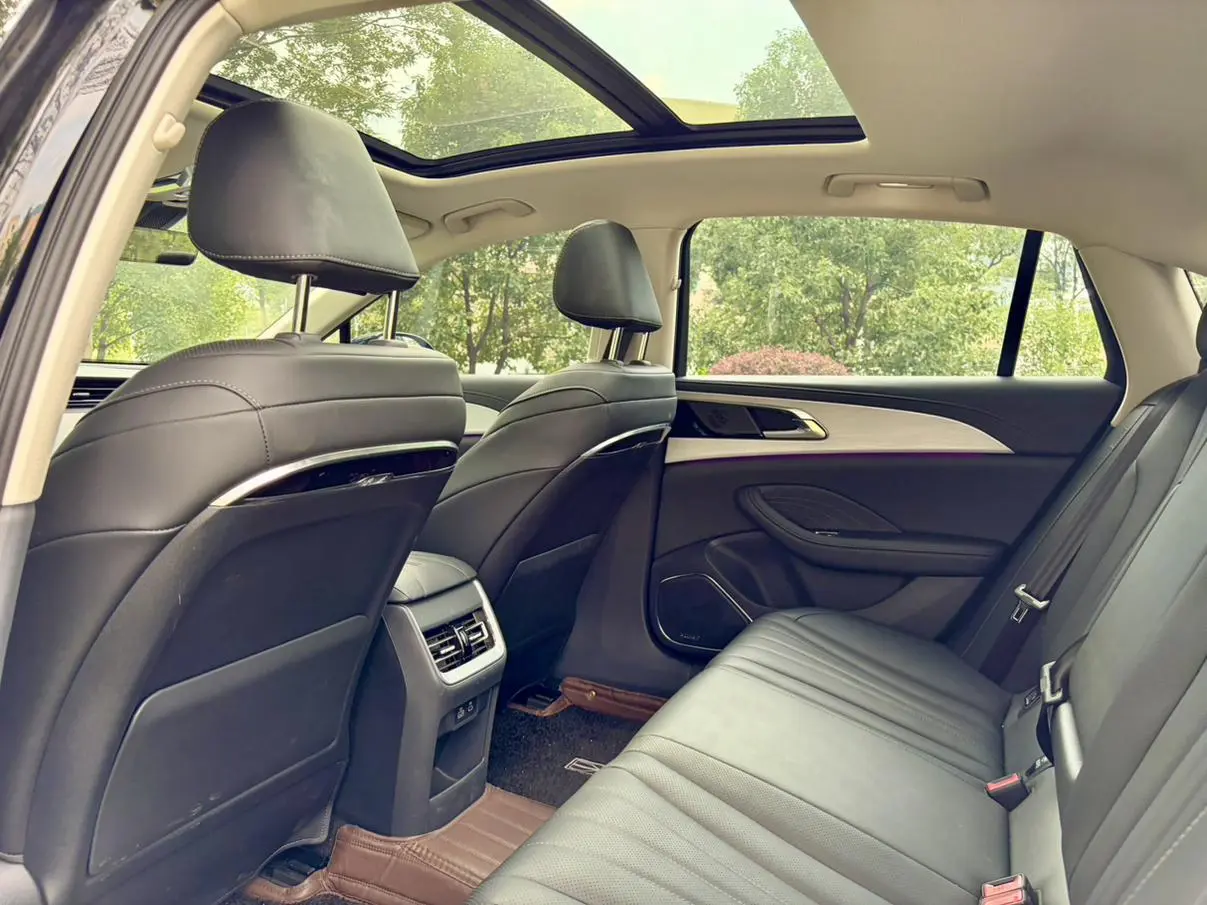 Hongqi H5 2025 2.0T Auto