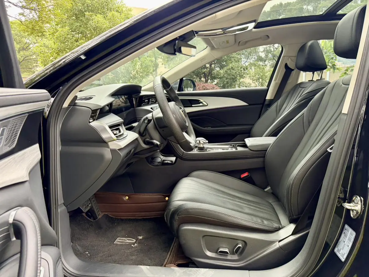 Hongqi H5 2025 2.0T Auto