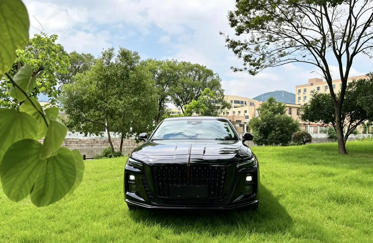 Hongqi H5 2025 2.0T Auto