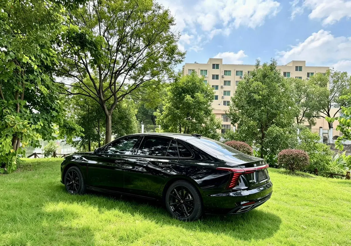 Hongqi H5 2025 2.0T Auto