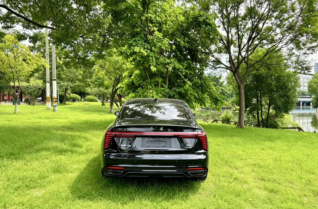 Hongqi H5 2025 2.0T Auto