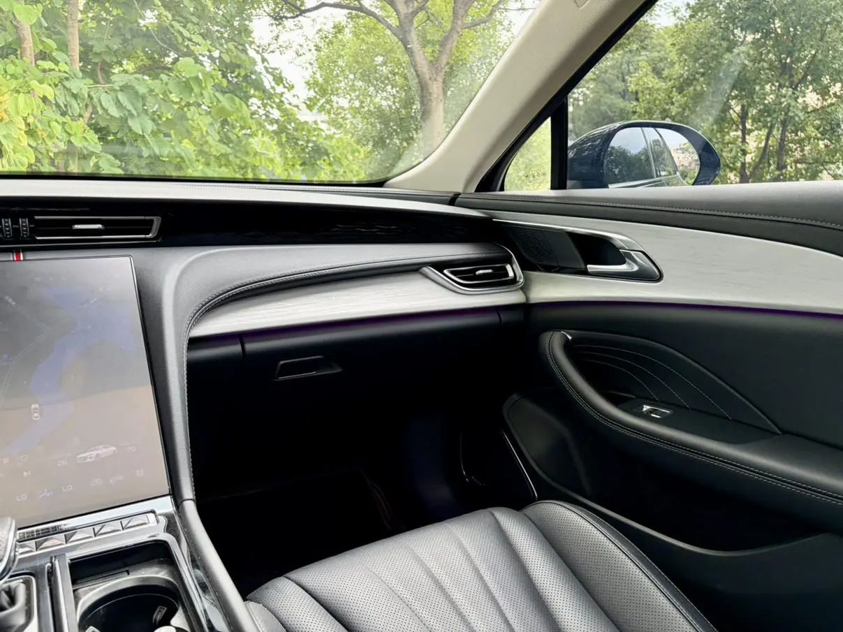 Hongqi H5 2025 2.0T Auto