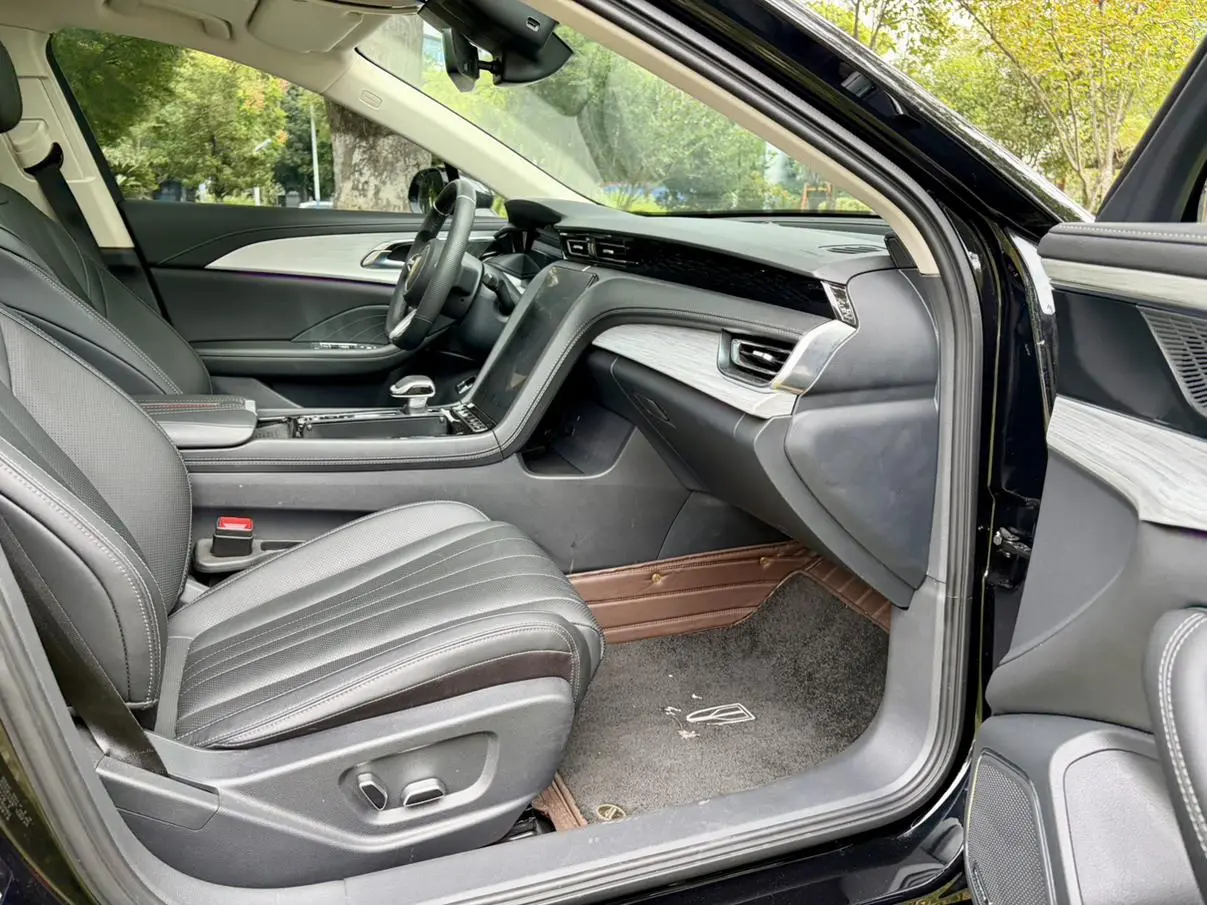 Hongqi H5 2025 2.0T Auto