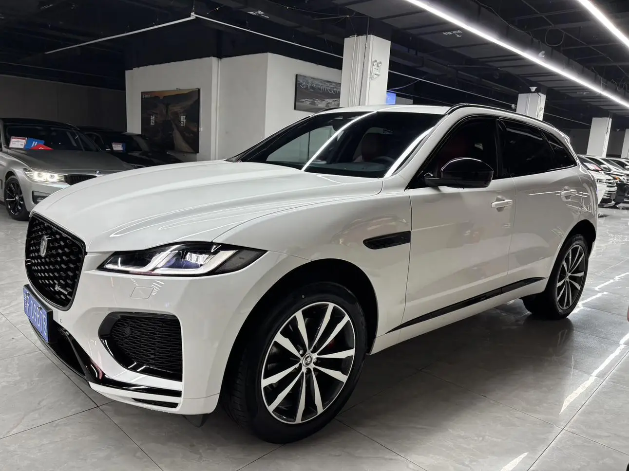 Jaguar F-PACE 2025 P250 R-Dynamic SE
