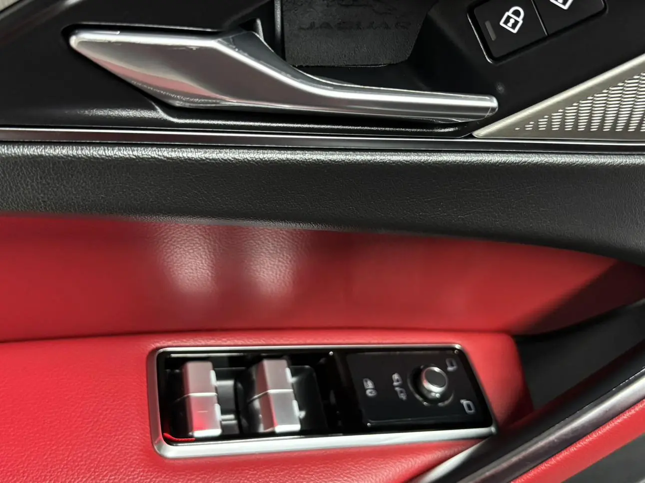 Jaguar F-PACE 2025 P250 R-Dynamic SE