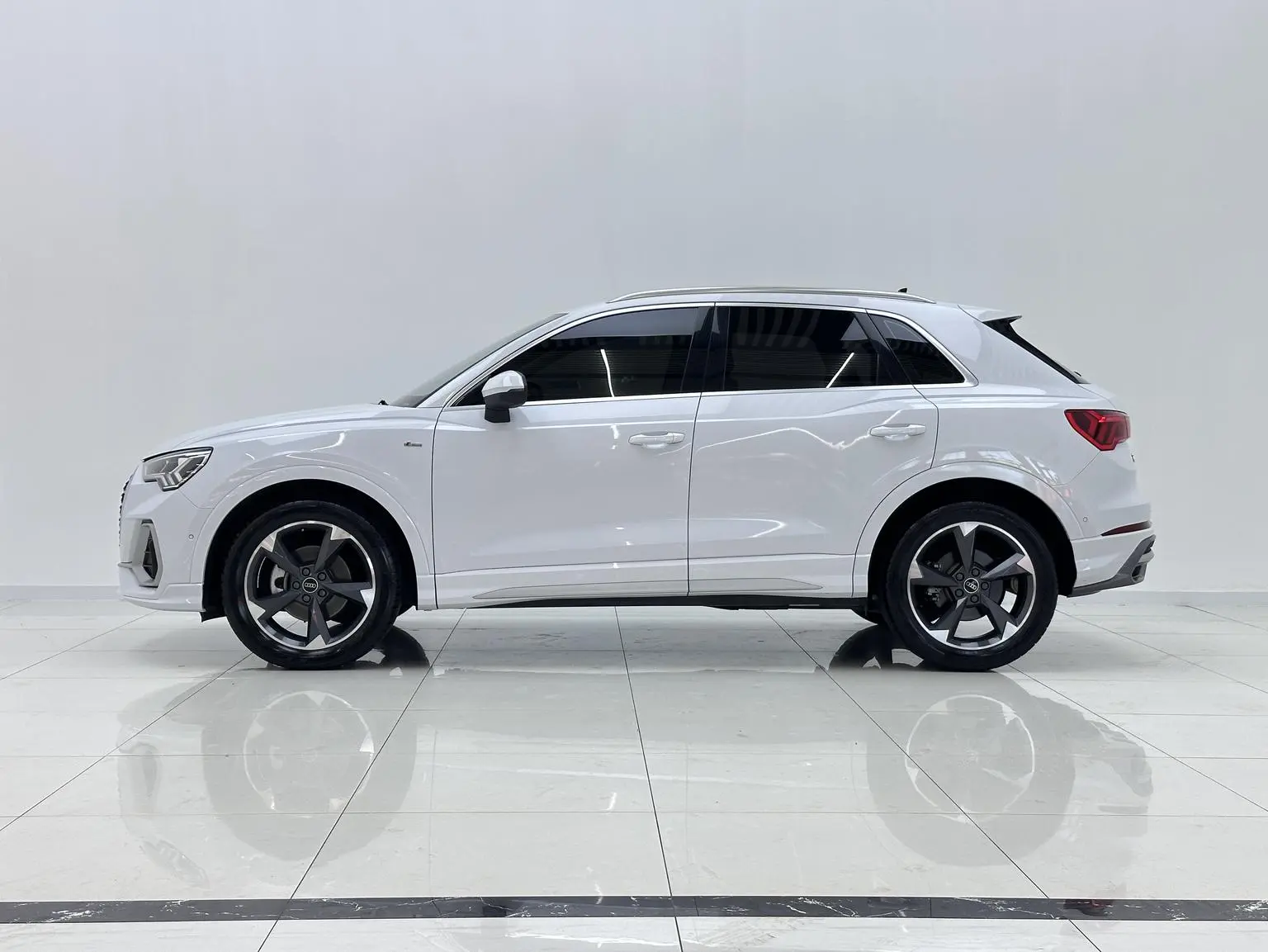 Audi Q3 2023 35 TFSI Dynamic Fashion (1.5T)