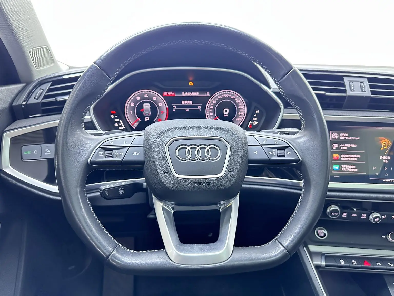 Audi Q3 2023 35 TFSI Dynamic Fashion (1.5T)