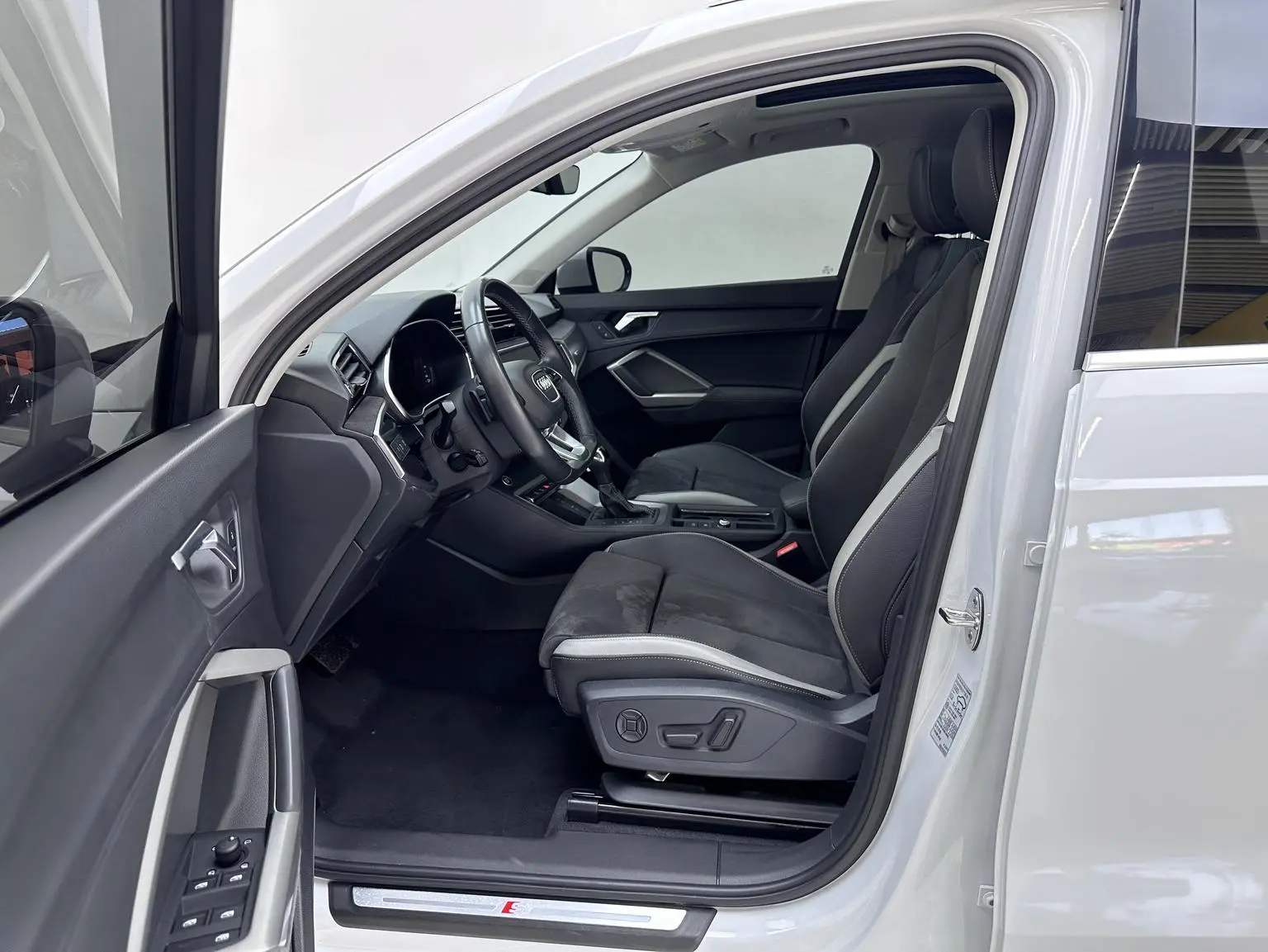 Audi Q3 2023 35 TFSI Dynamic Fashion (1.5T)
