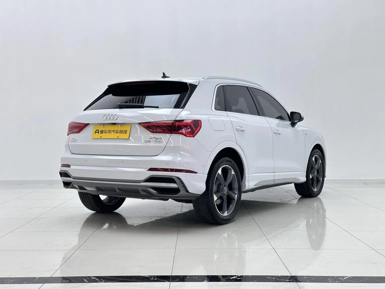 Audi Q3 2023 35 TFSI Dynamic Fashion (1.5T)