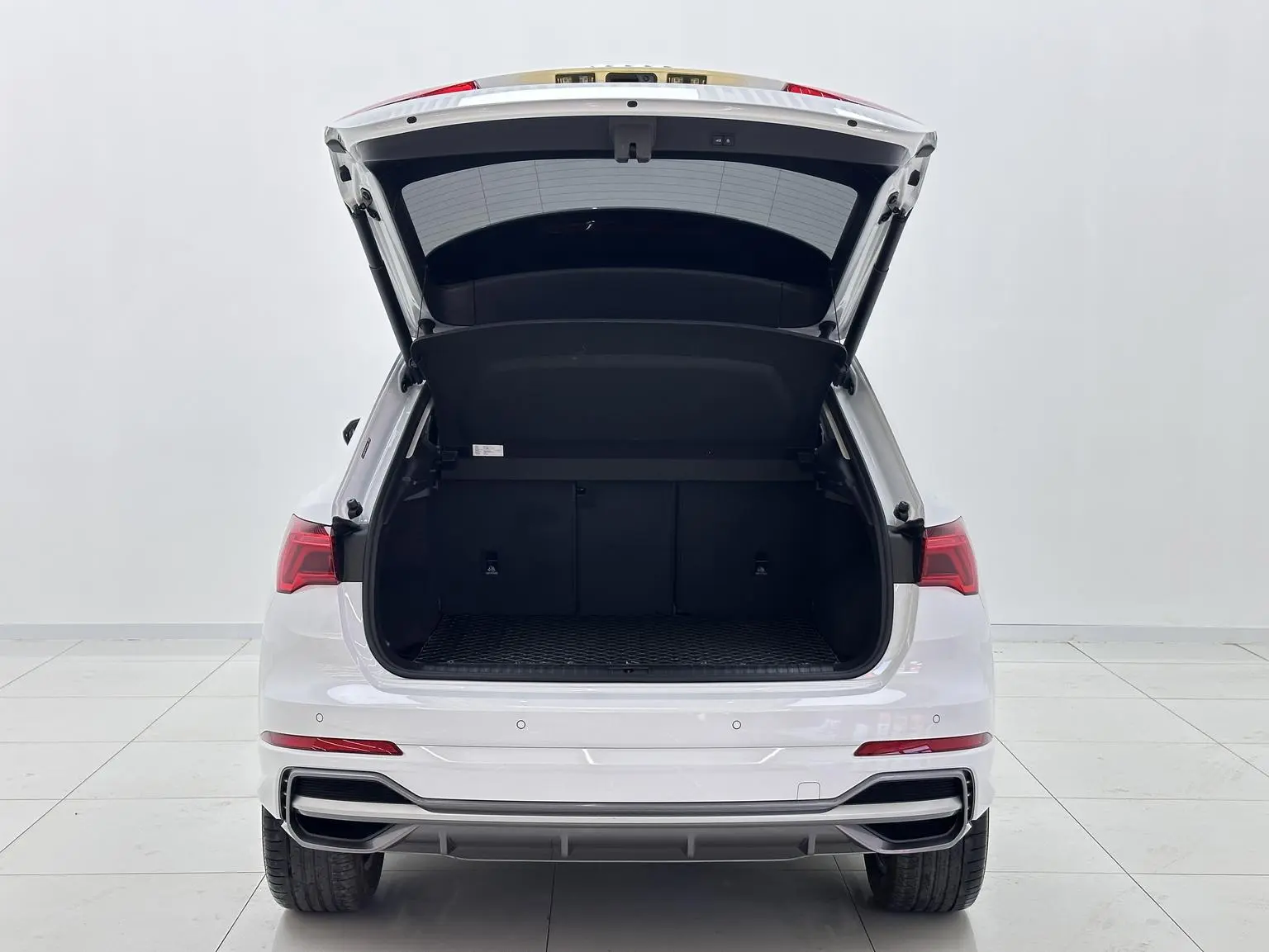 Audi Q3 2023 35 TFSI Dynamic Fashion (1.5T)