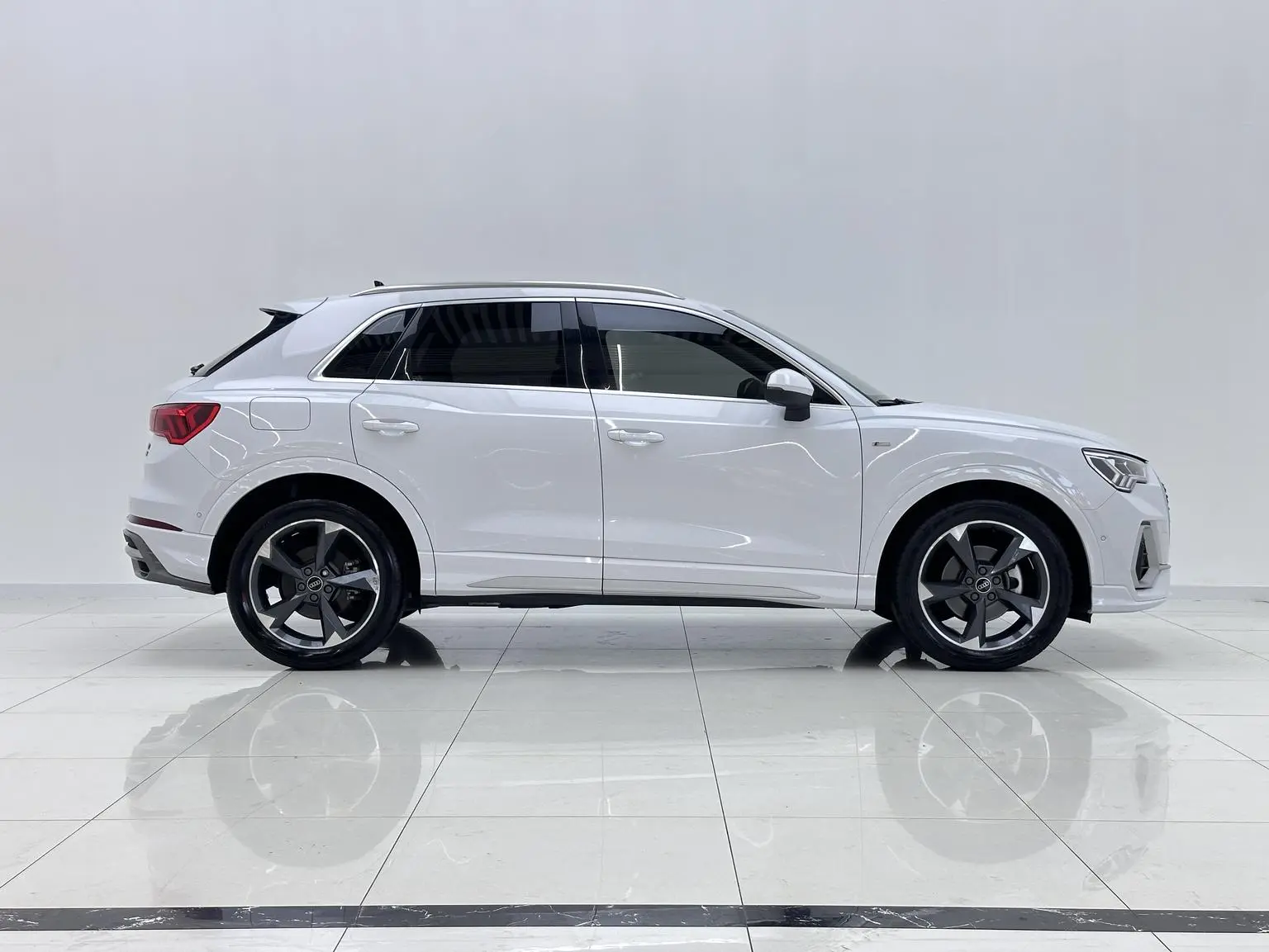 Audi Q3 2023 35 TFSI Dynamic Fashion (1.5T)