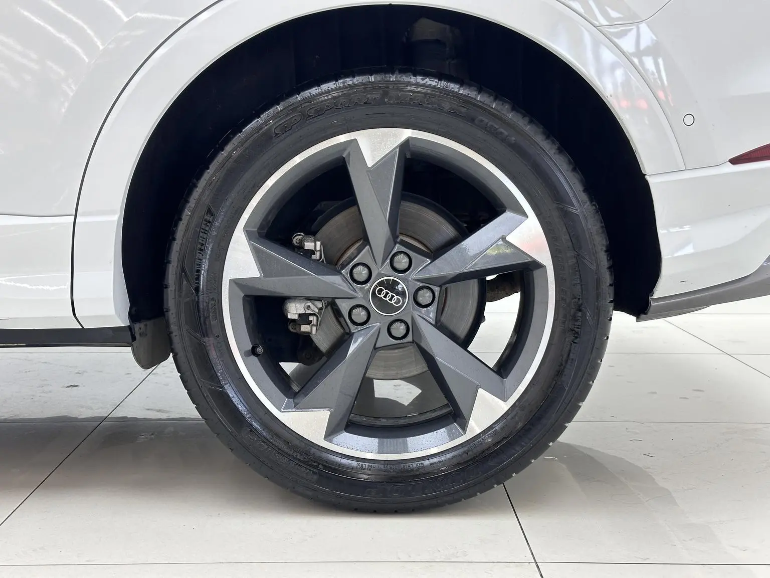 Audi Q3 2023 35 TFSI Dynamic Fashion (1.5T)