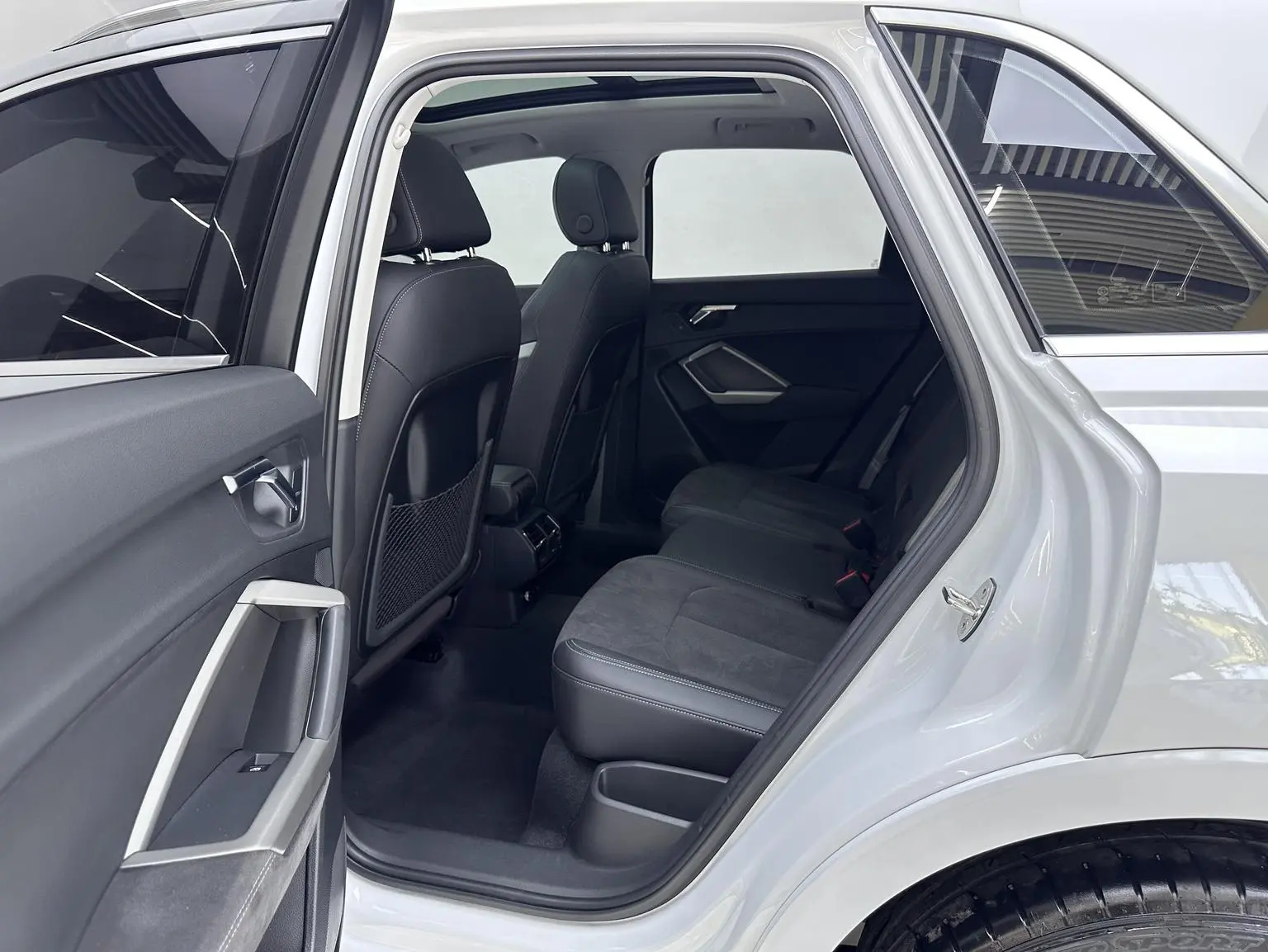 Audi Q3 2023 35 TFSI Dynamic Fashion (1.5T)