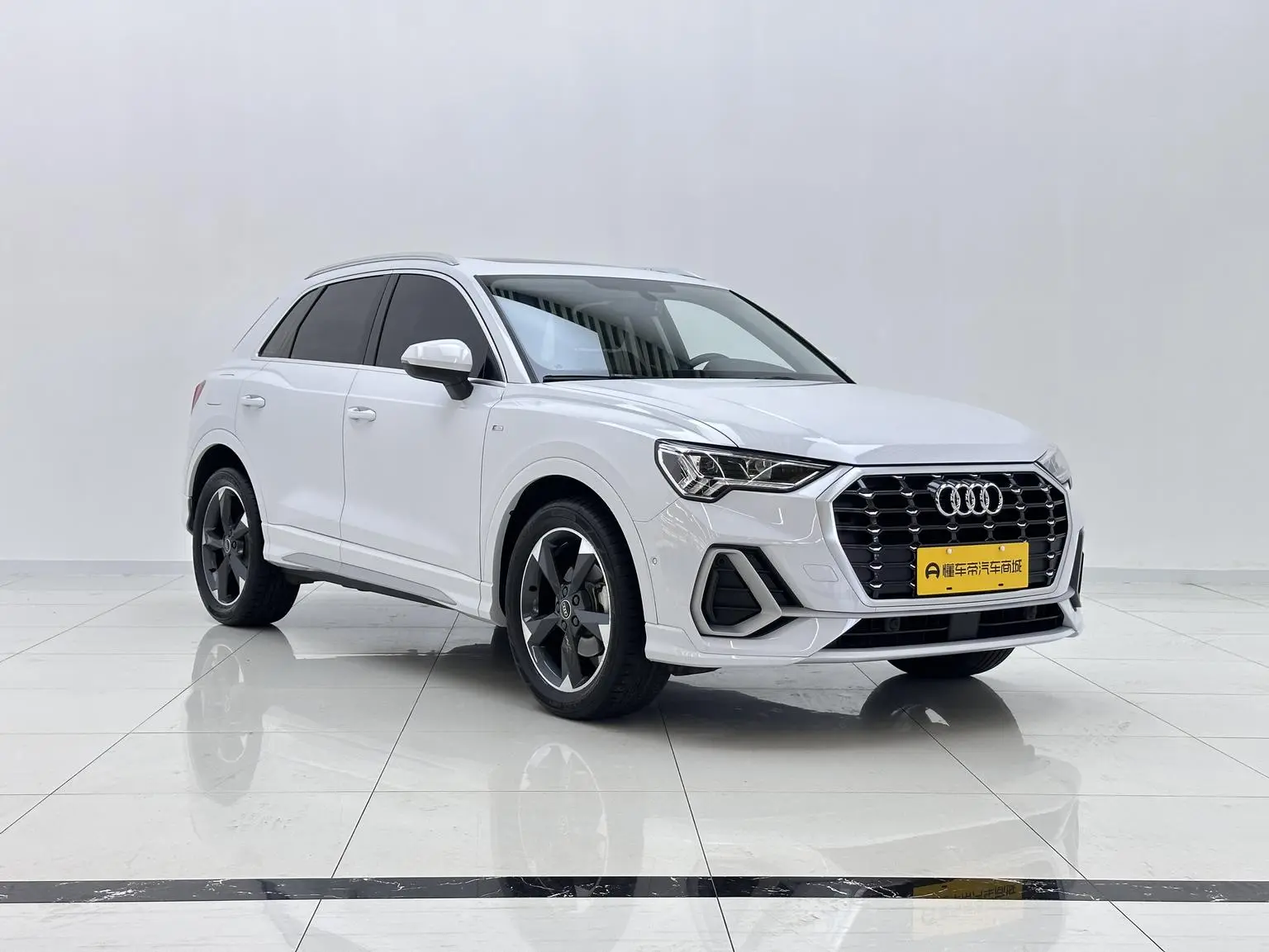 Audi Q3 2023 35 TFSI Dynamic Fashion (1.5T)