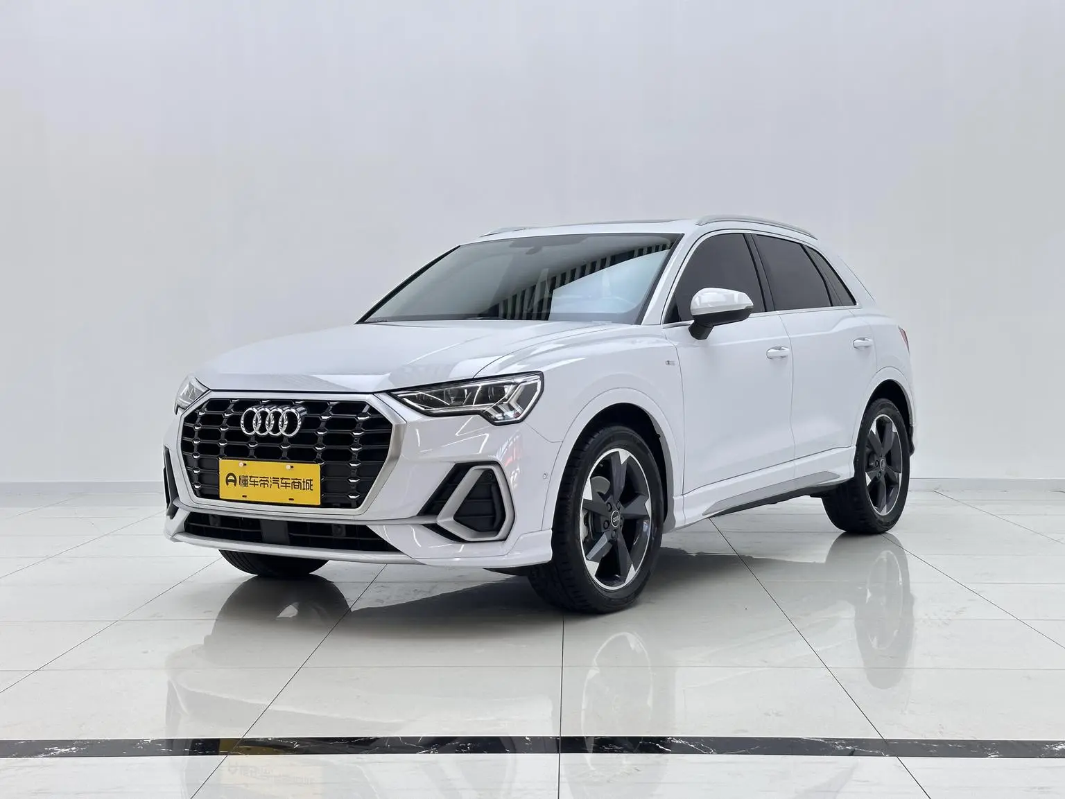 Audi Q3 2023 35 TFSI Dynamic Fashion (1.5T)