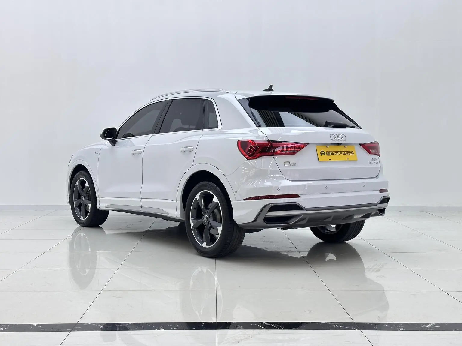 Audi Q3 2023 35 TFSI Dynamic Fashion (1.5T)