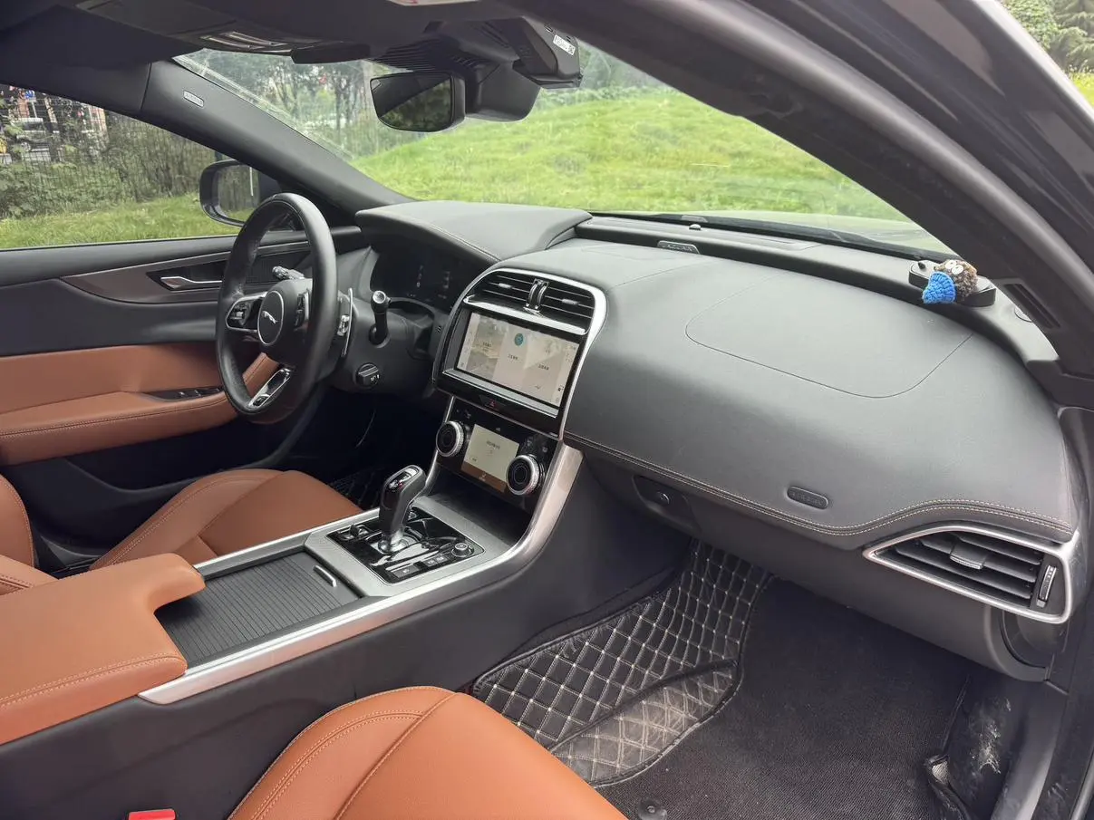 Jaguar XEL 2024 2.0T 250PS R-DYNAMIC S Progressive Sport