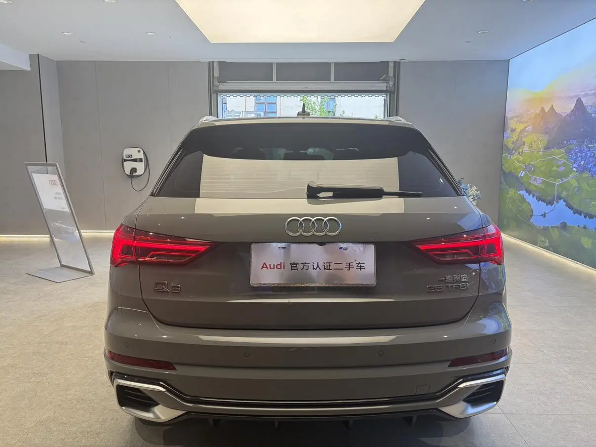 Audi Q3 2023 35 TFSI Dynamic Fashion (1.5T)