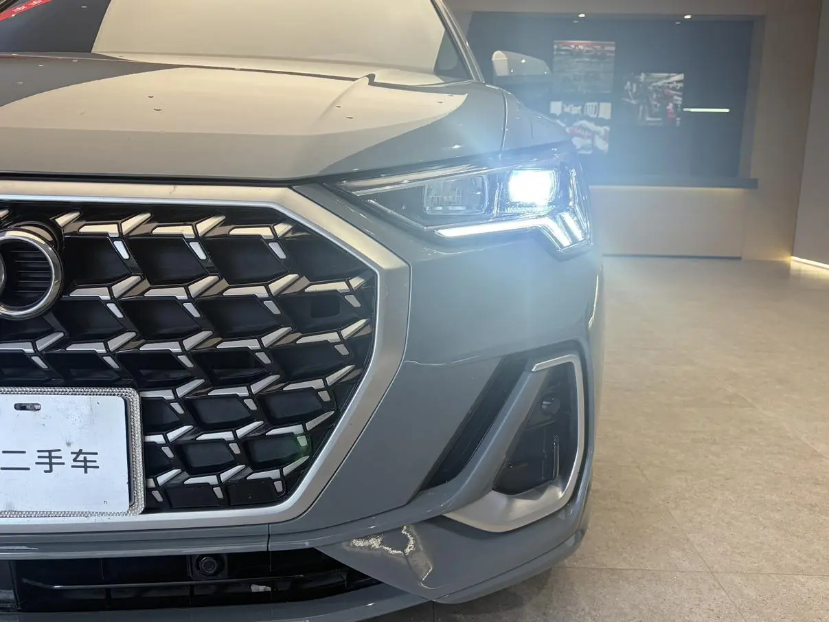 Audi Q3 2023 35 TFSI Dynamic Fashion (1.5T)