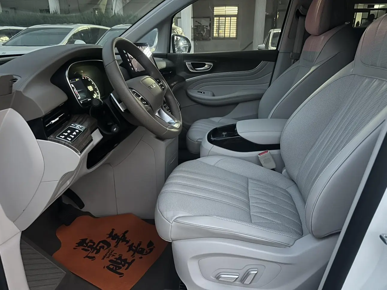 Roewe iMAX8 2023 400TGI Premium Plus