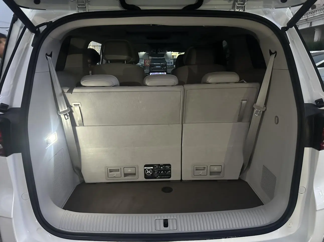 Roewe iMAX8 2023 400TGI Premium Plus